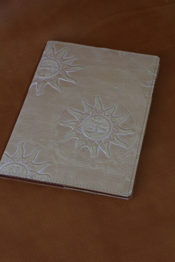 手帳カバー　太陽（薄黄色） 1枚目の画像