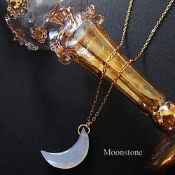 月の石　ムーンストーン　クレセント　ダイヤカット　金アレ対応 1枚目の画像