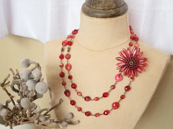非洲菊胸針和捷克珠子雙項鍊的Demi parure（漿果）*紅色短長2way套裝 第1張的照片