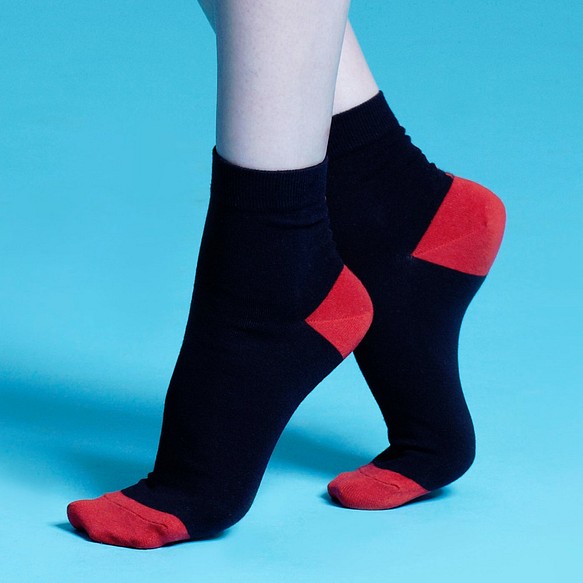棉襪－女生襪子－簡約襪子－黑色短襪 第1張的照片