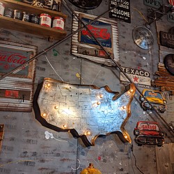アメリカンヴィンテージスタイル/ United States型 電飾看板（メタルシルバー） 屋内用 壁掛け式 電飾付き看 1枚目の画像
