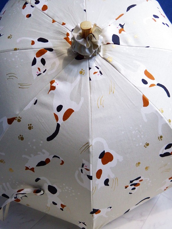 手作り日傘　三毛猫の 初の御目文字暮の秋《猫の日に》 1枚目の画像