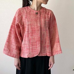 手織り綿で仕立てたノーカラージャケット ボレロ風 ピンク系 1枚目の画像