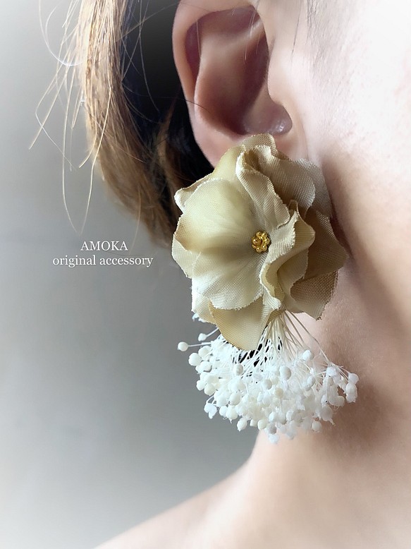 淡褐色淡褐色乾燥花花朵耳環/耳環 第1張的照片