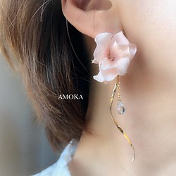 不對稱玫瑰花形花朵耳環/耳環 第1張的照片