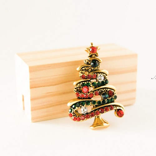 クラシックなクリスマスツリーのブローチ』アンティーク調 ブローチ 