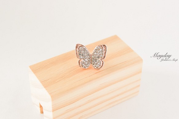 『キラキラ〜小さなバタフライのブローチ』蝶々 1枚目の画像