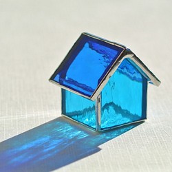 ステンドグラスの小さなおうち（小ー青屋根+水色壁） 1枚目の画像