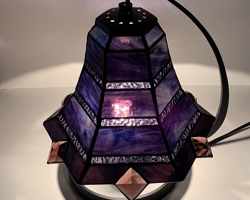 「カットガラスを使った紫色のランプ」釣り鐘型・ステンドグラス ...