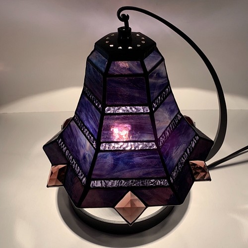 カットガラスを使った紫色のランプ」釣り鐘型・ステンドグラス 