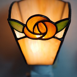 「おやすみランプ・オレンジ色のバラ＆オレンジ系」ステンドグラスランプ　フットランプ 1枚目の画像