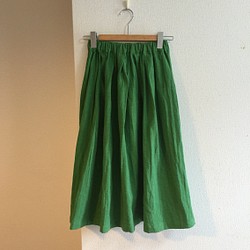 【ゆったりサイズ】ブリリアントグリーンのマキシスカート 1枚目の画像