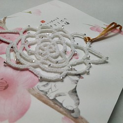 優雅梭編玫瑰書籤-璀璨白 第1張的照片
