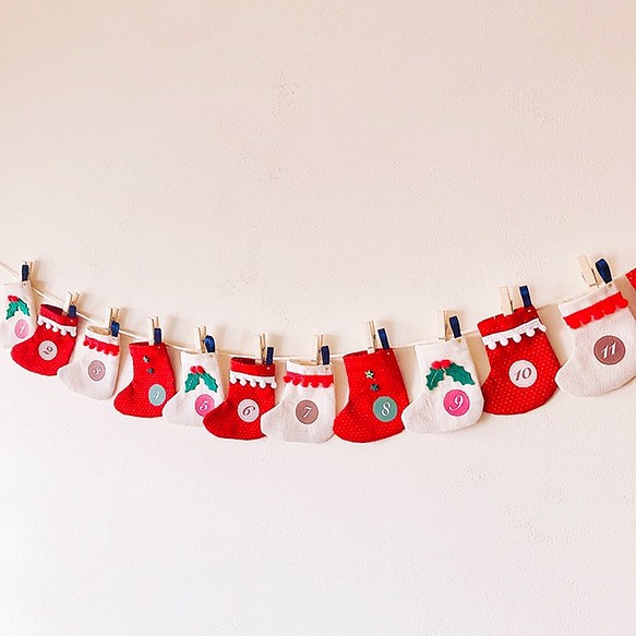 Creema限定​​​​​クリスマス2021〈小さな靴下〉アドベントカレンダー 赤 1枚目の画像