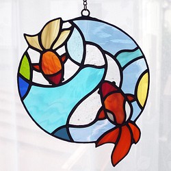 ステンドグラス「空を泳ぐ金魚 (3)」 1枚目の画像