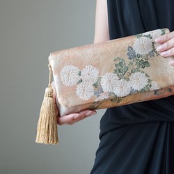 [Honkin Akikusa圖案真絲腰帶翻新2Way手拿包和手提包]用於婚禮，派對和通話當天。 第1張的照片