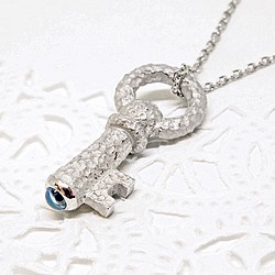 Bluetopaz cabochon key necklace (rhodium plating) 第1張的照片