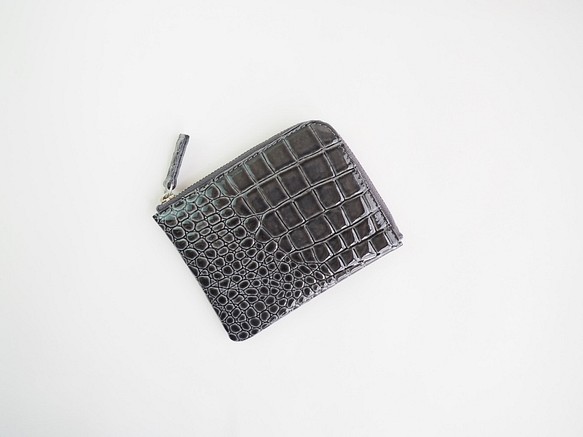 薄マチで使いやすい ハーフ財布 牛革 エナメルクロコ型押し グレー 日本製 コンパクトミニ財布《スクイーズ》 1枚目の画像