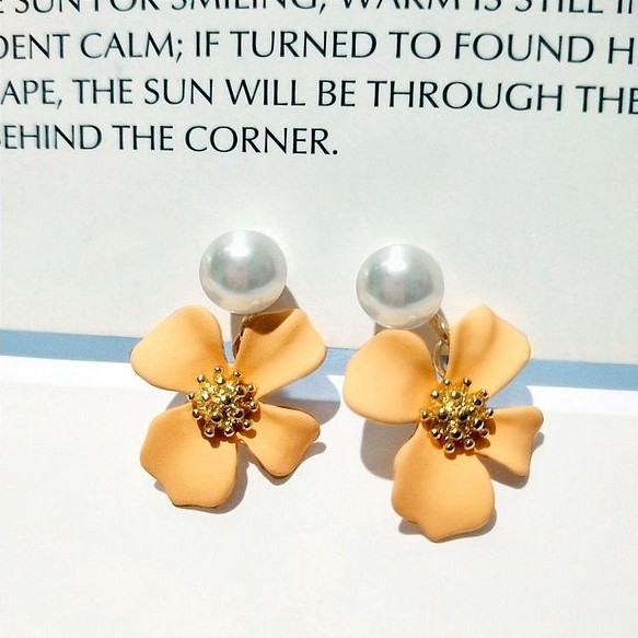 [エイダ]韓国のポップ春と夏の募集の桃の花の花の真珠の形のクリップオンイヤリングイヤークリップ誕生日ギフト花イヤリングスポット推 1枚目の画像