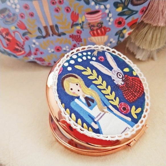 爱丽丝梦游仙境系列小圆镜 玫瑰金扣式弹簧双面镜 第1張的照片