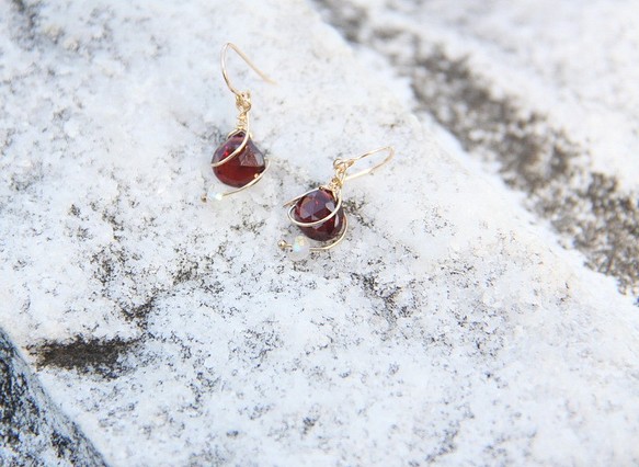嫣紅石榴石耳環/ Bright Red Garnet earring 第1張的照片