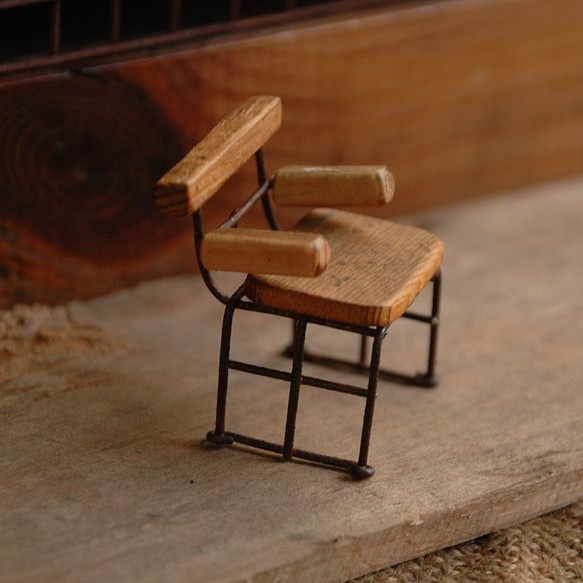 木製の椅子を扱う - 。手作りの鉄の木 1枚目の画像