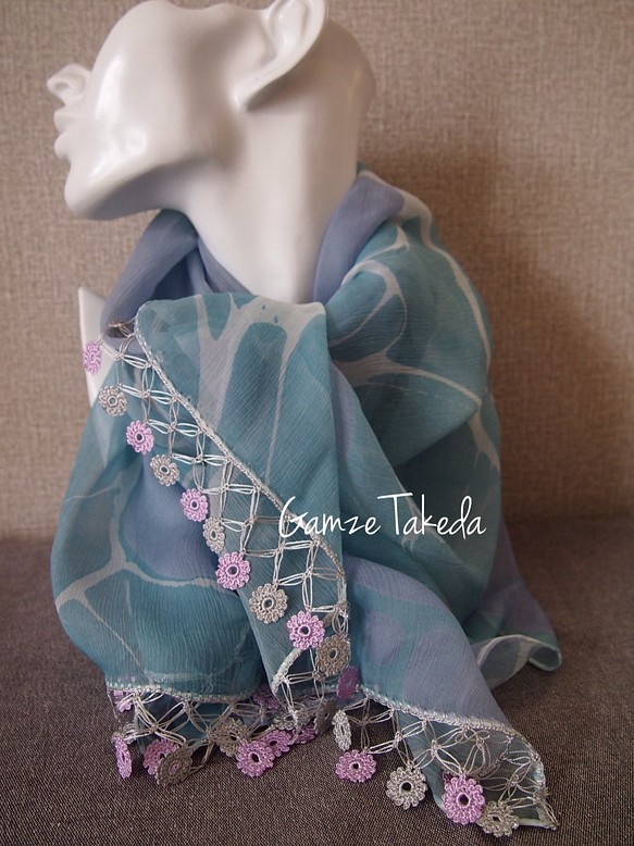 春色！マーブリング染めスカーフ・オヤ付き　青・紫系　シルク 1枚目の画像