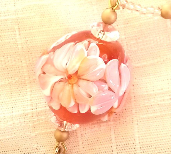 デコラティブなとんぼ玉～八重桜のネックレス 1枚目の画像