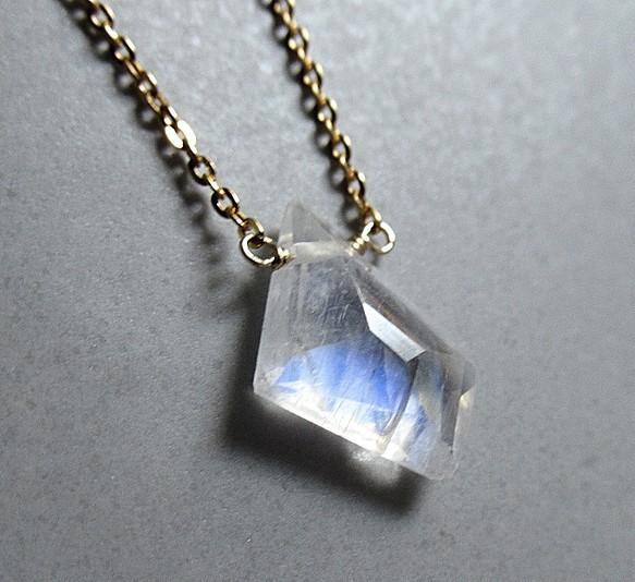 Jewelry necklace "Blue moon" 1枚目の画像