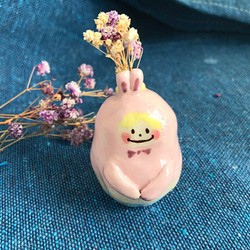 粉色兔小孩小花瓶 第1張的照片