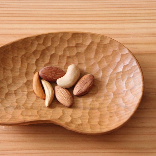 手彫りで仕上げたナッツ皿 豆形 さくら 長さ15cm 小皿 u.wood.kobo