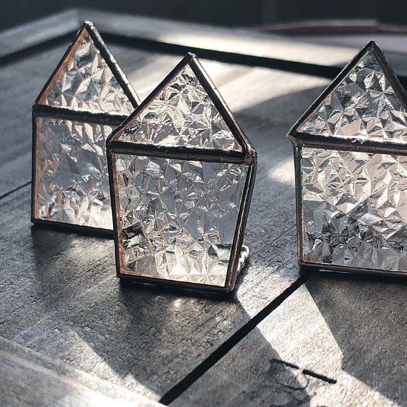 自立型おうち　ダイヤ　ステンドグラス　　昭和レトロガラス　アンティーク　型ガラス　もったいないをカタチに　思い出と一緒に 1枚目の画像