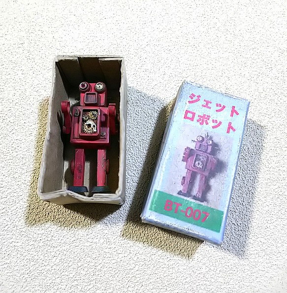 ミニチュア・箱入、レトロなロボット。 1枚目の画像