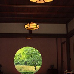 【額装写真】円窓のある座敷 1枚目の画像