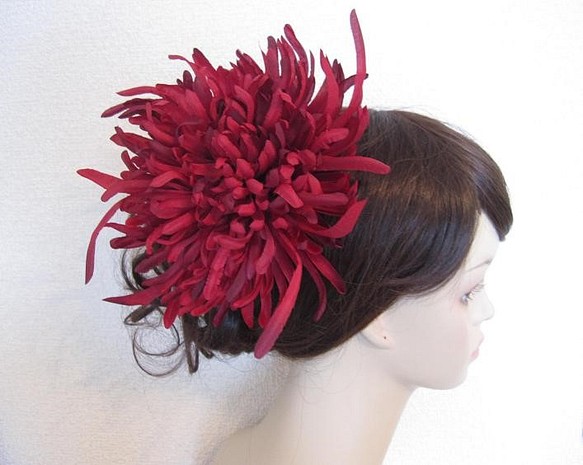 大サイズ　紅白菊のヘッドドレス　結婚式　成人式　卒業式　髪飾り 1枚目の画像