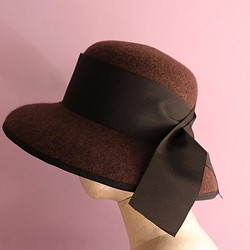 棕色羊毛氈卡薩布蘭卡帽 第1張的照片