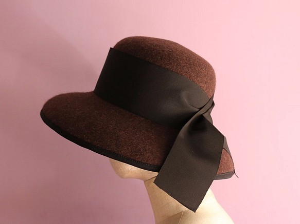 棕色羊毛氈卡薩布蘭卡帽 第1張的照片