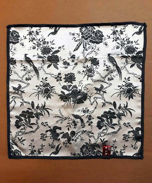 巴特先生-花與鳥-雙面設計-緹花-口袋巾-限量發售- Pocket Square-銀 第1張的照片