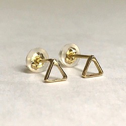 Triangular frame pierce / K18 Yellow gold 第1張的照片