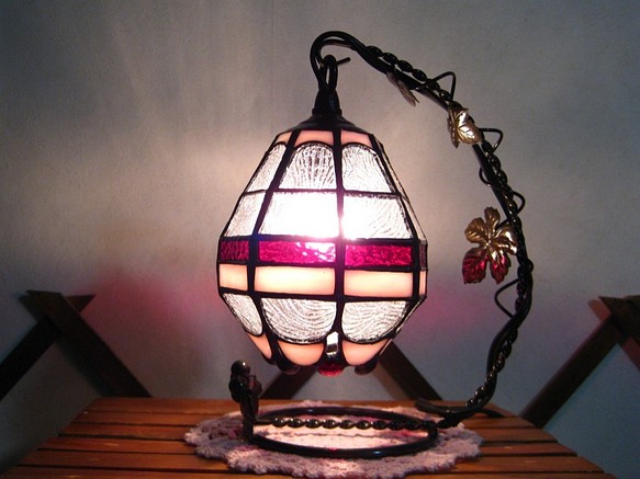 ステンドグラス　ぼんぼりランプ（ピンク） 1枚目の画像