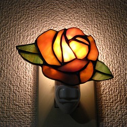 ステンドグラス　薔薇のナイトライト 1枚目の画像