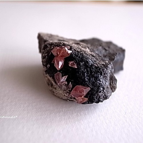 【鉱物標本】ロードクロサイト 母岩付き 原石 ペルー産