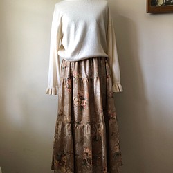 YUWA花柄ジャカード織、薄茶、三段ティアードスカート 1枚目の画像