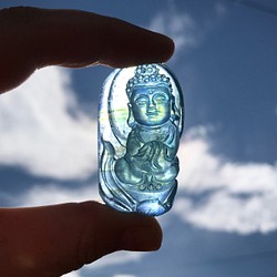 イギリス発送　送料無料　透明度高い トップグレード　天然アクアマリン 仏陀様　彫刻品　希少 豪華　一期一会 1枚目の画像