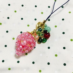 春満開♡ピンクのいちごのスマホストラップ☆ 1枚目の画像