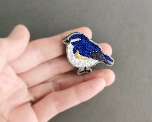 青い鳥刺繍ブローチ【受注制作】