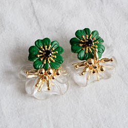 [定做免費送貨]綠色花朵和透明花瓣的金耳環或耳環 第1張的照片