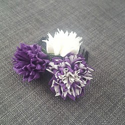 つまみ細工 カーネーション 紫×白 1枚目の画像