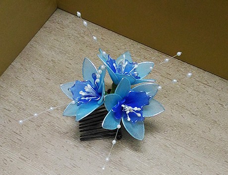 [ストッキング]スイセンの花のヘアアクセサリー - ブルー 1枚目の画像