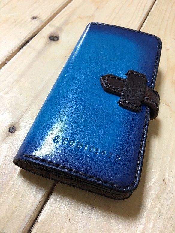 本革手染めブルーアンティークスマホカバーiPhone6.7.8.SE2 1枚目の画像